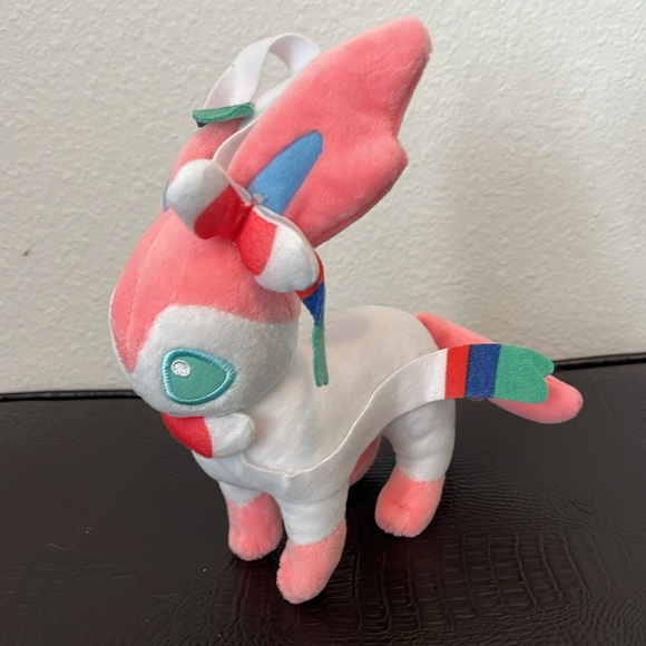 POKEMON Sylveon Small Plush Toy - Picture 2 of 4